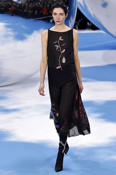 Look 48